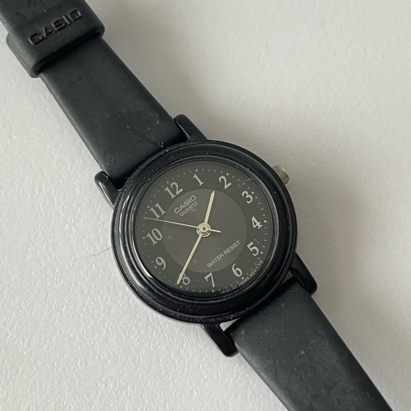 Casio Women's LQ139A-1B3 Black Thin Timeless Casual Classic Analog Watch - Picture 3 of 4